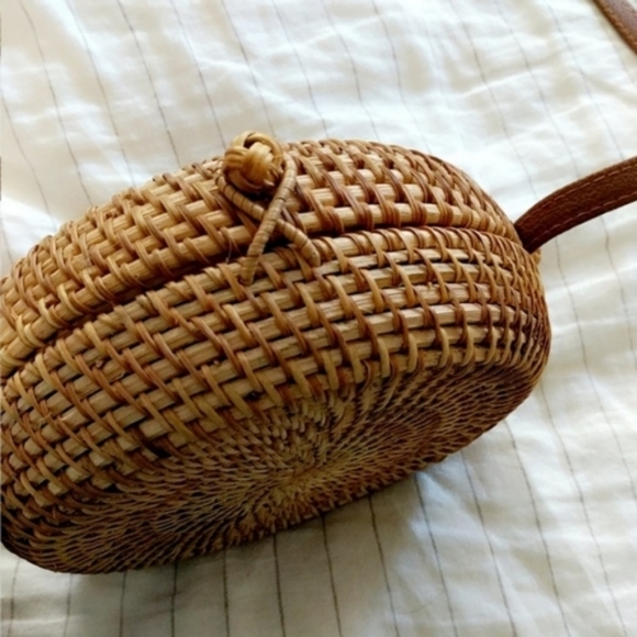 Woven Straw Rattan Beach Circle Bag - Picture 2 of 5